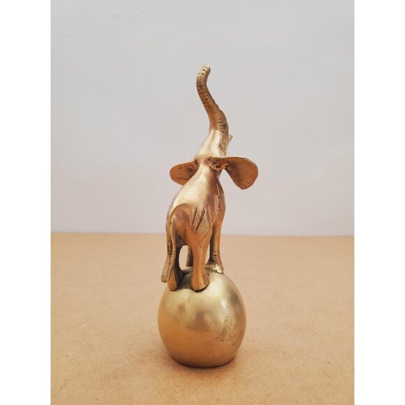 1970s Brass Circus Elephant on Ball Statuette / Figurine, Vintage 70s Metal Home - Picture 5 of 10